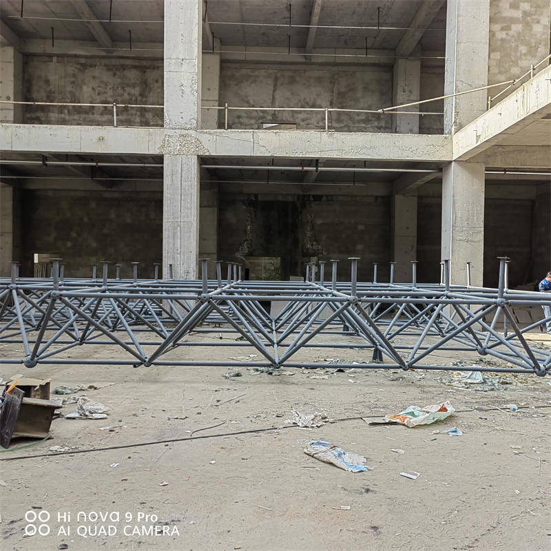 工程隊安裝鋼結(jié)構(gòu)